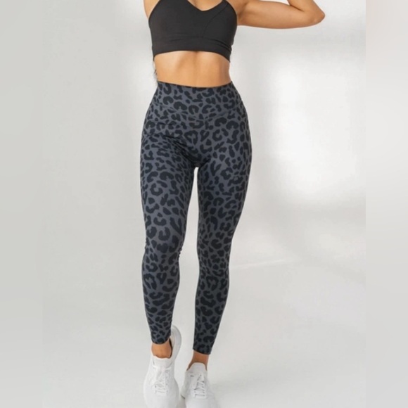 Balance Athletica / Vitality Cloud Legging - Size Large - Picture 7 of 7